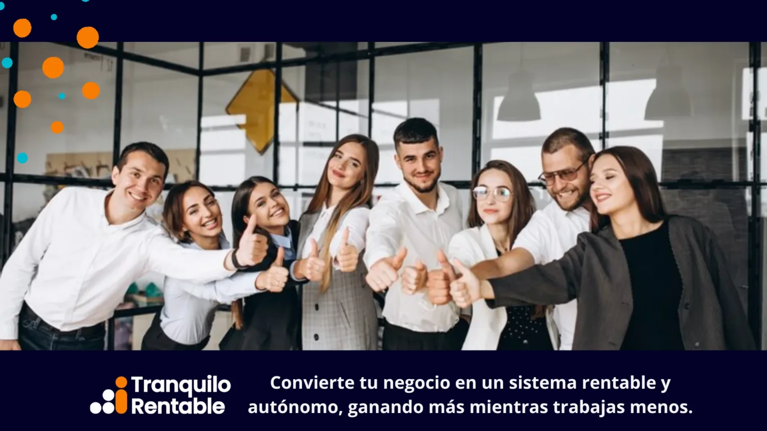 Equipo de trabajo realizando una estrategia de negocios