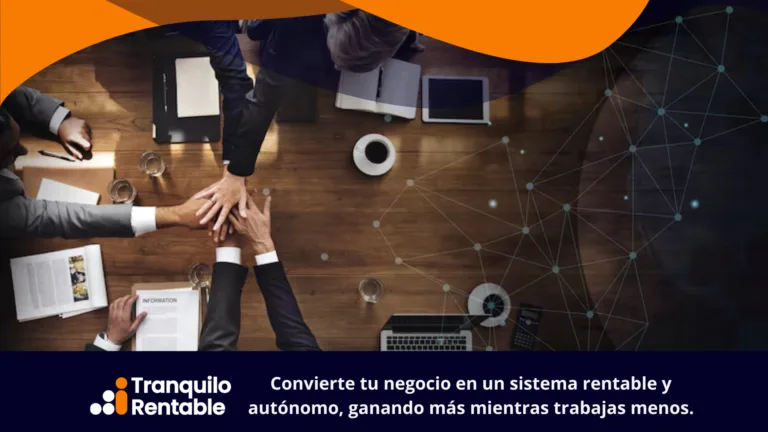 Equipo de recursos humanos trabajando en mejorar su estrategia